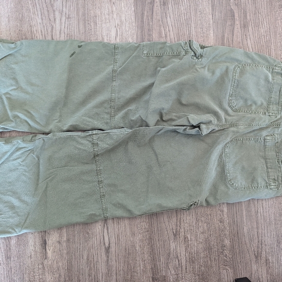 American Eagle cargo pants, short, size 2 - Picture 2 of 4